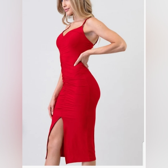 ♥️ Heart & Hips Red Dress♥️ - Picture 2 of 3